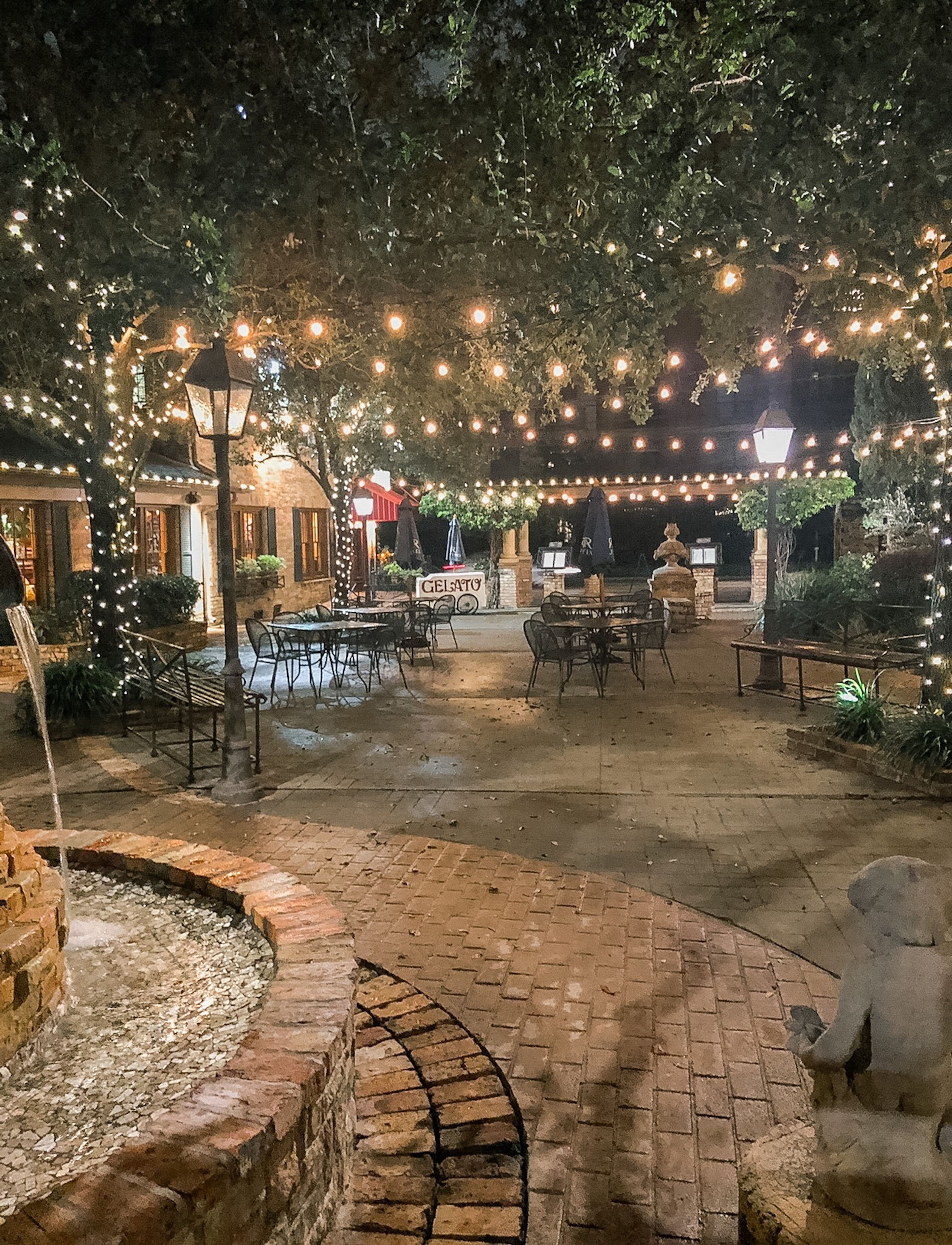 Nino's & Vincent's Courtyard, an event space at Nino's, Vincent's & Grappino di Nino
