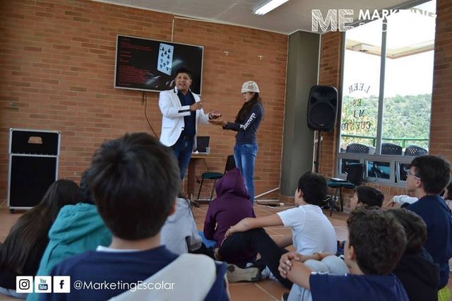 Featured photo from Alberto De Herrera. Magic to Kids.