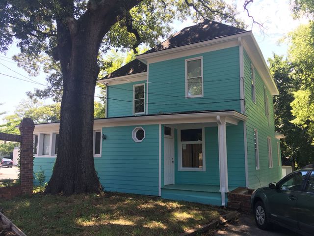 Featured photo from Metropolitan Studios