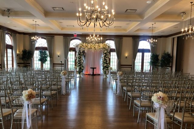 Featured photo from The Royalton on the Greens