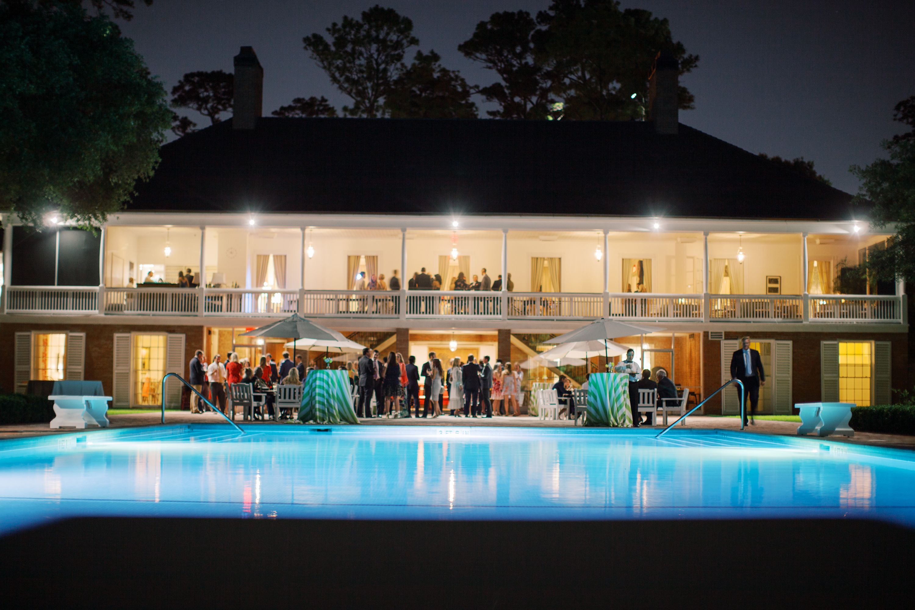 Emily + Buck - Classic Bayou Bend Wedding | Two Be Wed | PartySlate, image size:3000x2000