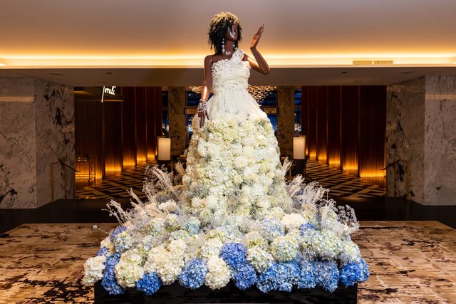Featured photo from MICHELLE OBAMA WITH FLORAL EMBODIMENT AT RITZ CARLTON|FLEURS DE VILLES