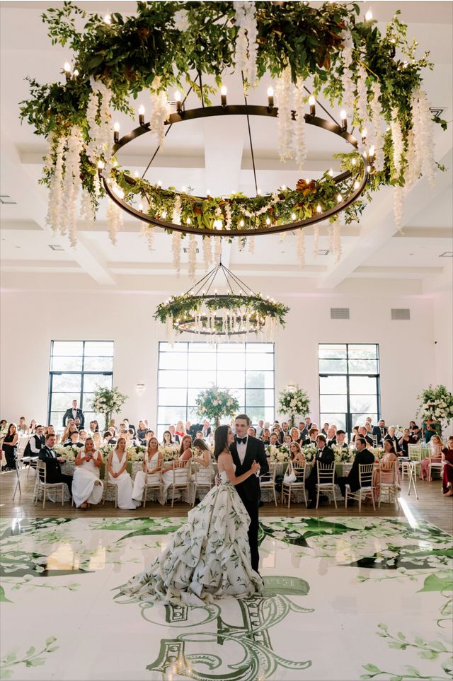 Featured photo from Green and White Wedding at The Arlo in Dallas, Texas