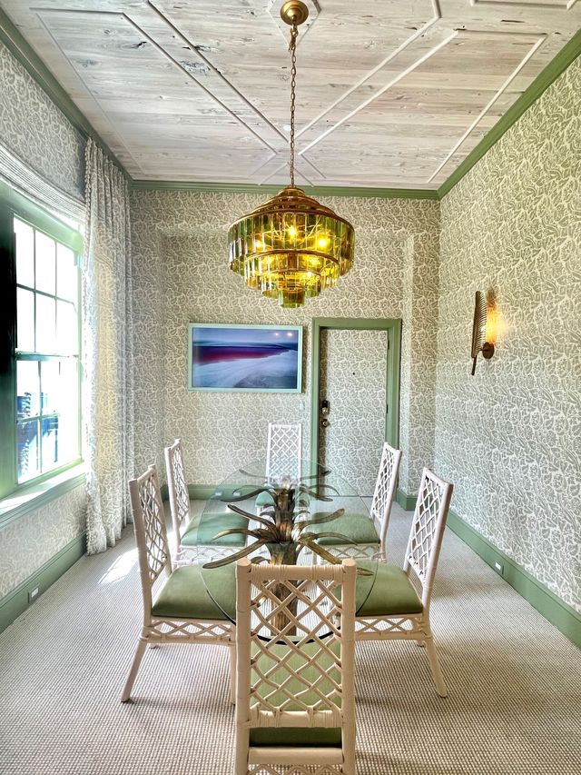 Featured photo from Florida Room