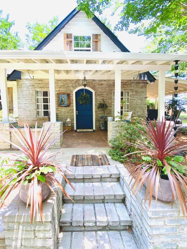 Featured photo from Sanctuaire Atelier - Elopement Cottage