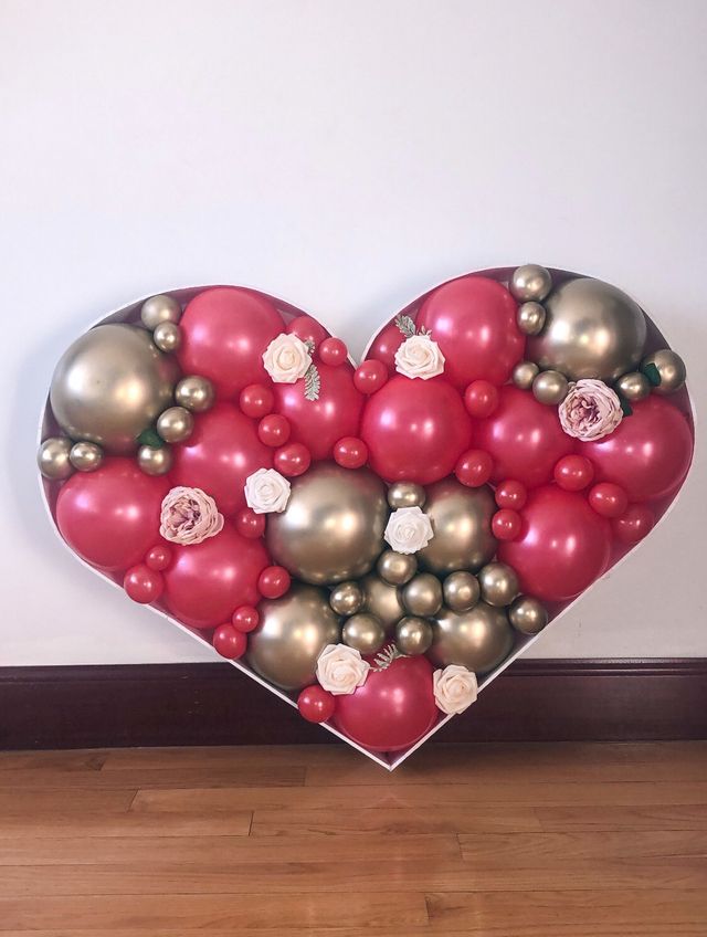 Featured photo from Balloon Mosaics