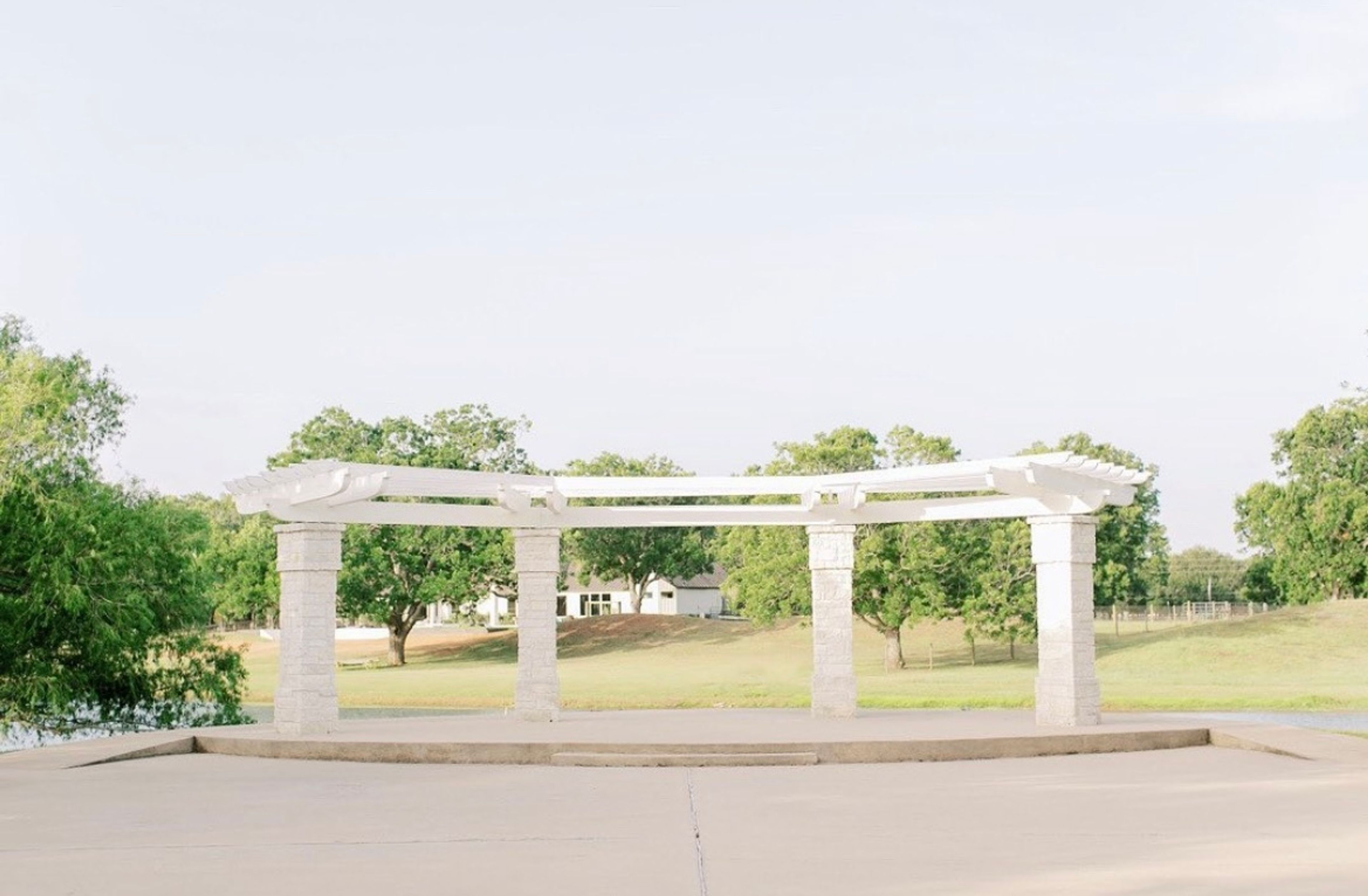 The Lakeside, an event space at Briscoe Manor