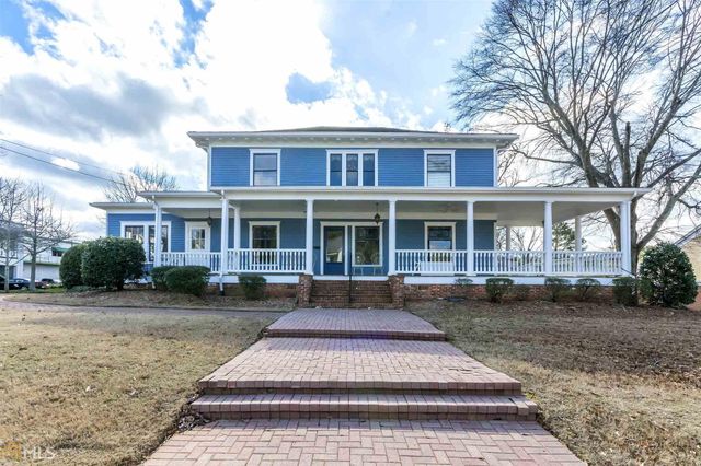 Featured photo from The Hollingsworth House