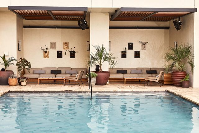 Featured photo from La Piscina