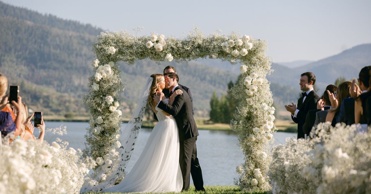 weddings — wildsalt studio Images High Quality Grahic photo-5e18f6f0-5859-4e37-b72a-553e9b3798e5.jpg?tr=w-1200,h-630,fo-fo-auto