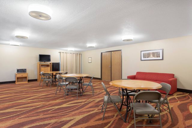 Featured photo from Meeting Room