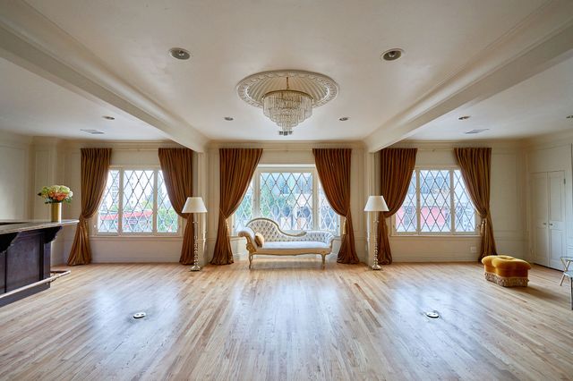 Featured photo from Main Lounge