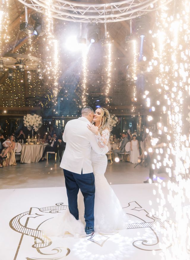 Featured photo from Elizabeth & Julian wedding