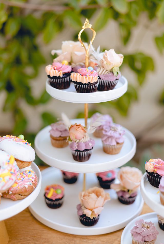 Featured photo from Tropical Beverly Hills Baby Shower