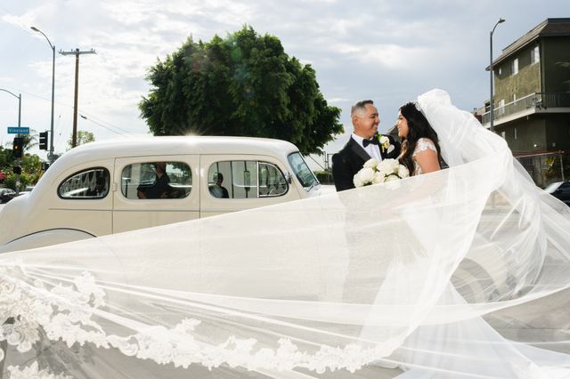 Featured photo from Romantic White Floral Wedding at Hummingbird Nest Ranch in Simi Valley, California
