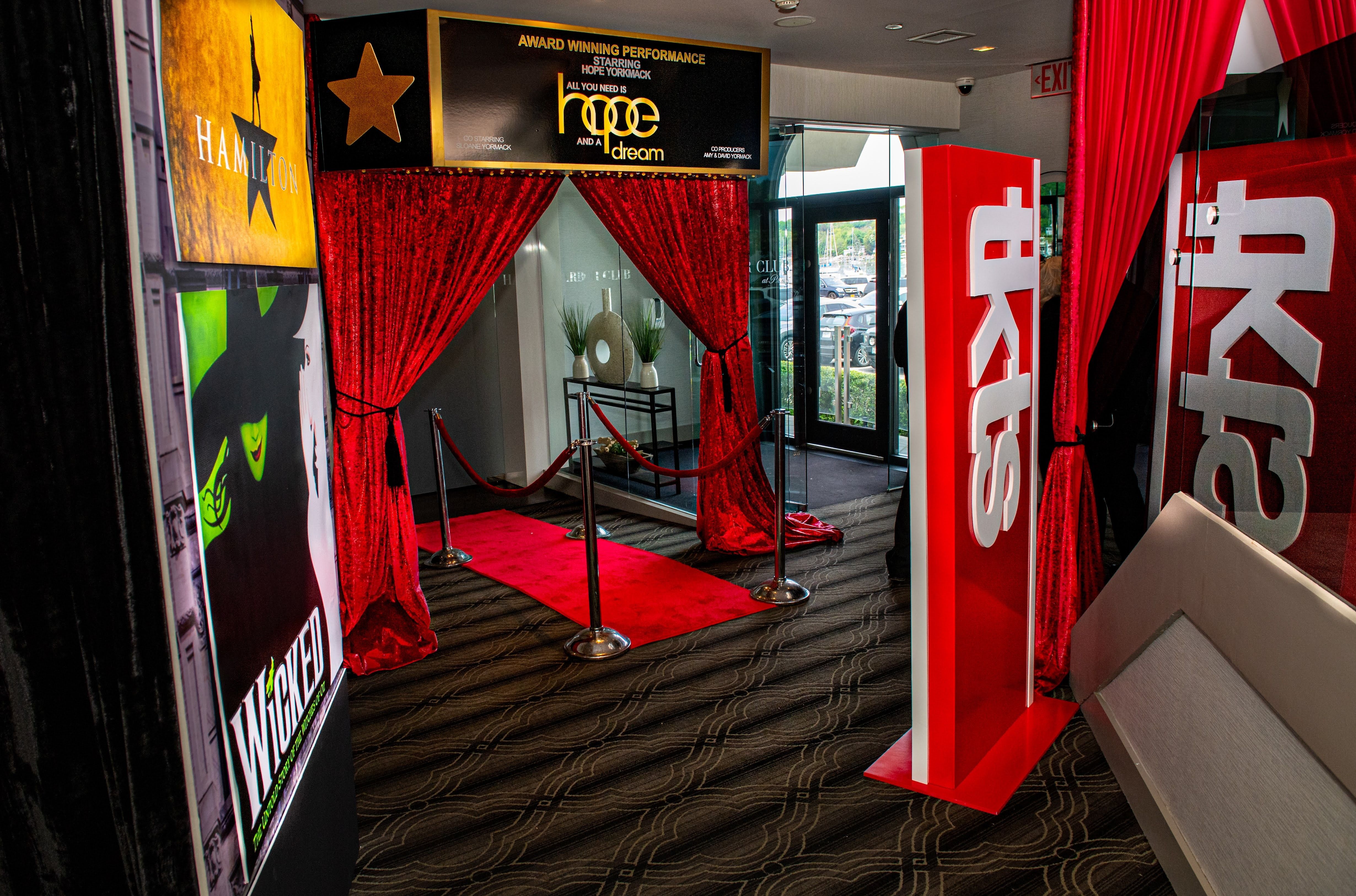 Broadway-Themed Bat Mitzvah at The Harbor Club at Prime in Halesite, New  York | Debbie Hart Celebrations | PartySlate, image size:4919x3252