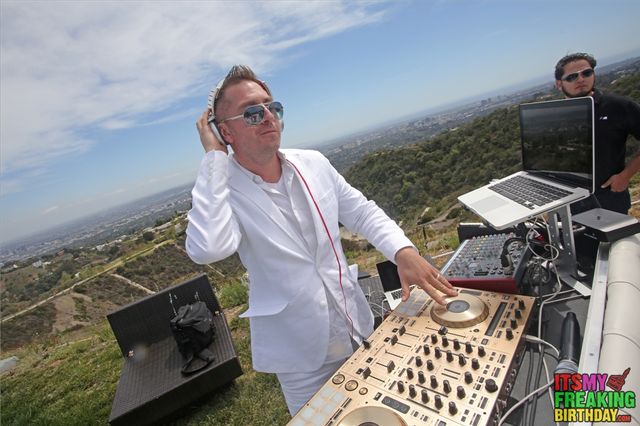 Featured photo from Chic Birthday Bash