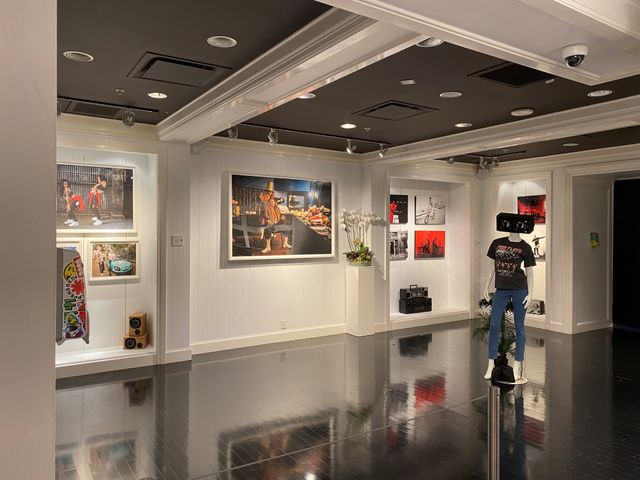 Featured photo from The Selfie Market