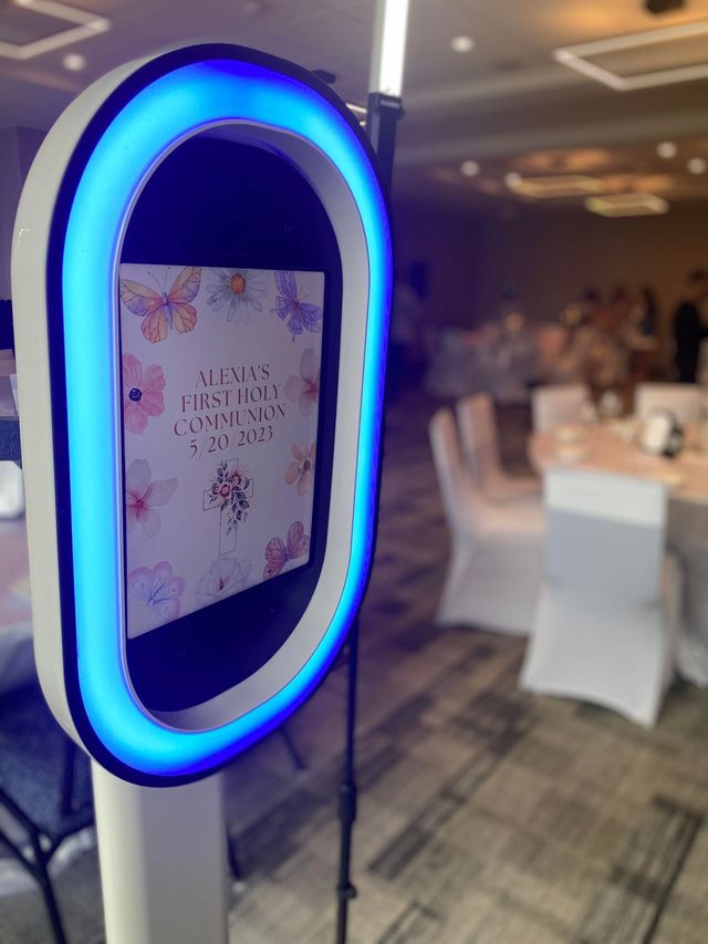 Featured photo from OPEN AIR PHOTOBOOTH RENTAL