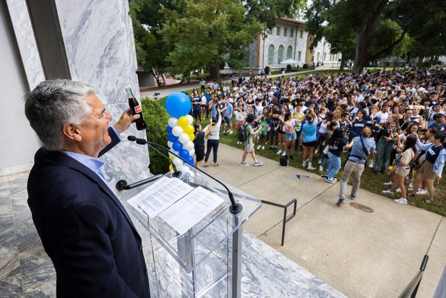 Featured photo from Emory University Orientation Events 2022