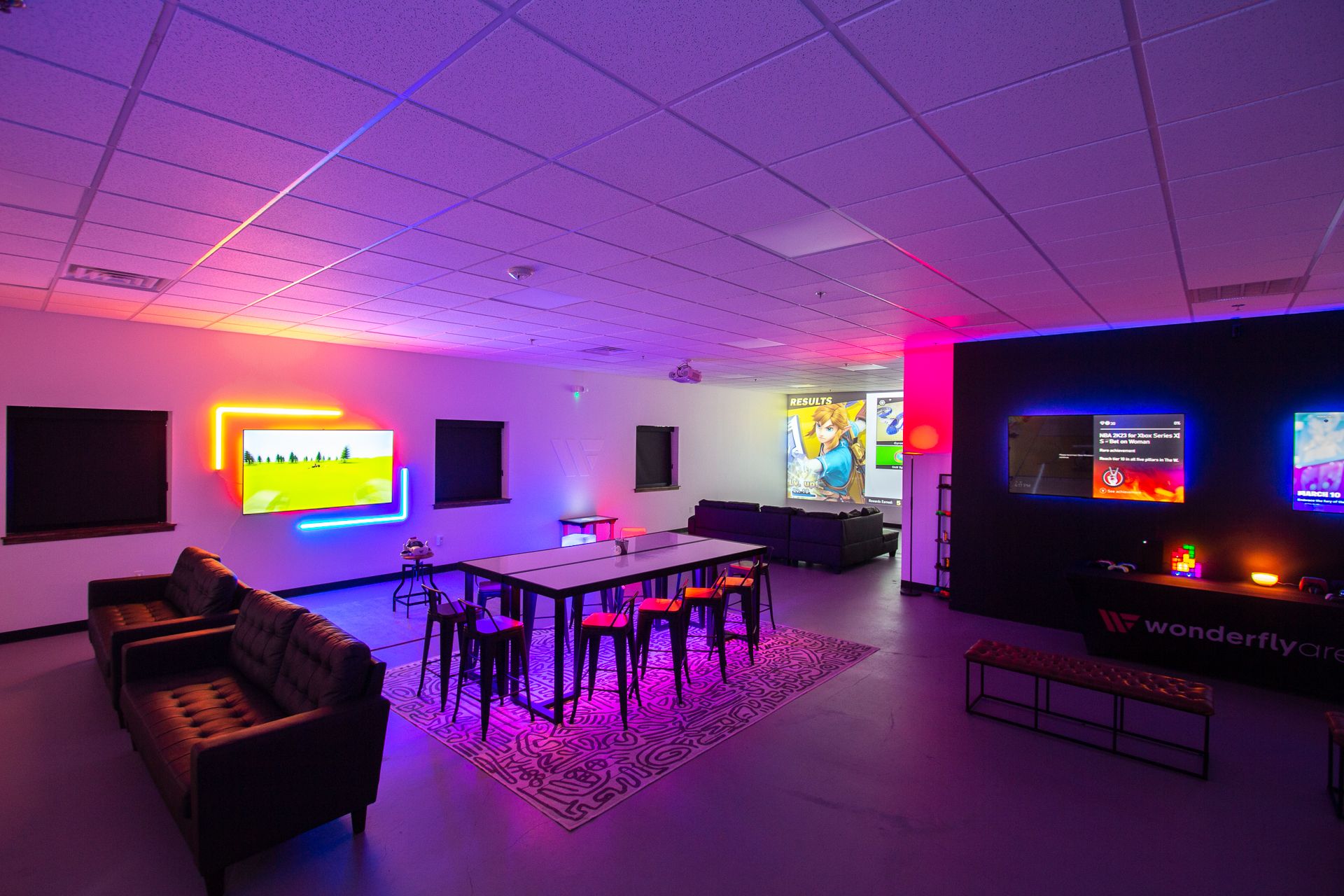 Spazio gaming lounge attrezzato per eventi
