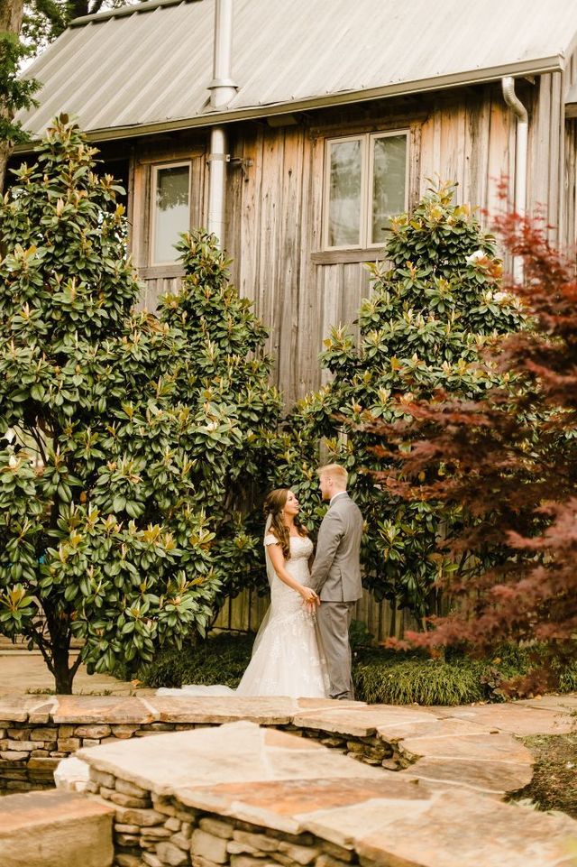 Featured photo from The Lakeview Cabin