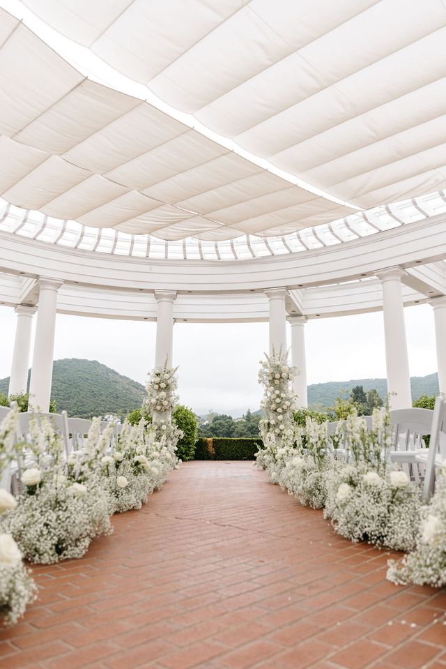 Featured photo from Inside this Timelessly Elegant Wedding at Sherwood Country Club