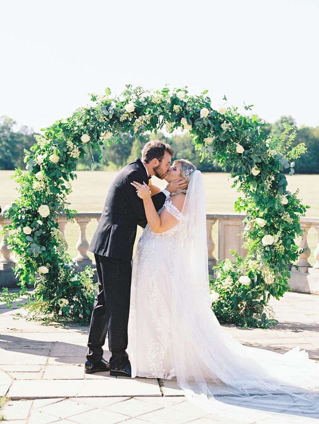 Featured photo from Great Marsh Estate Live Wedding Painting