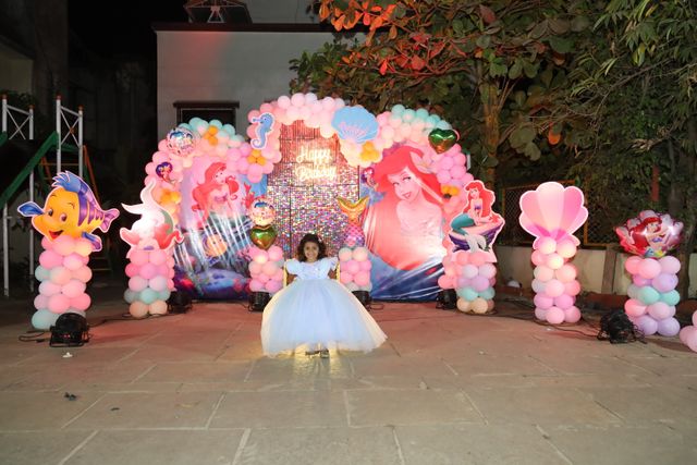 Featured photo from mermaid-themed balloon decor!