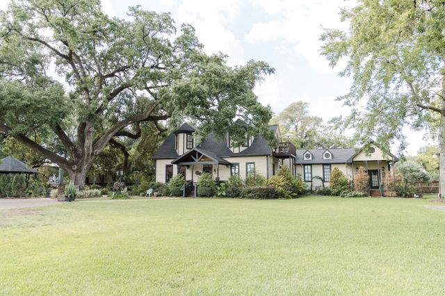 Featured photo from Romantic Spring, Texas Wedding