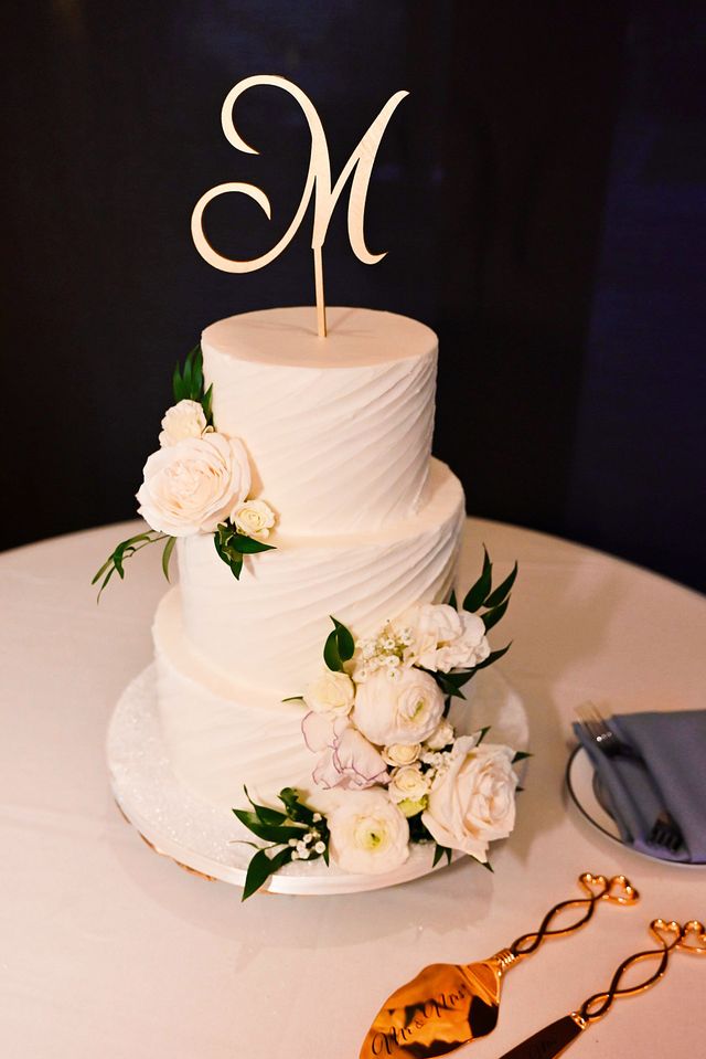 Featured photo from Country Club Traditional Wedding