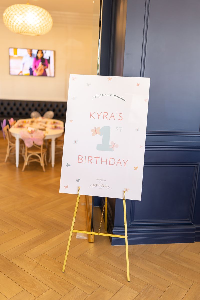Welcome Sign + Stand