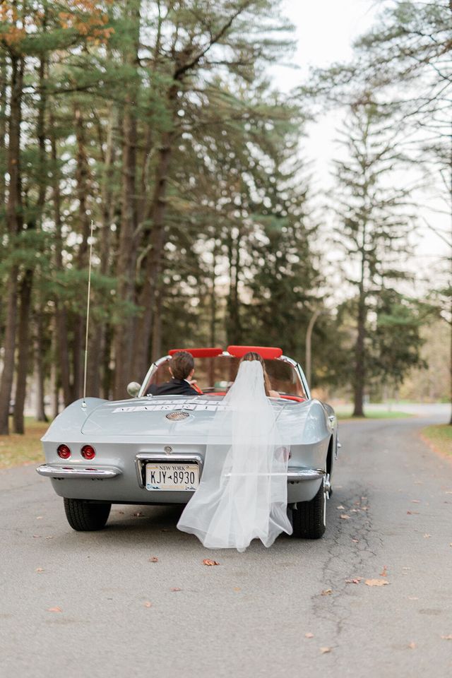 Featured photo from A Grand and Luxurious Wedding at The Hall of Springs, Complete with a Vintage Car Send-Off