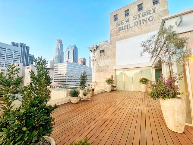 Featured photo from Savanna Rooftop Event Space