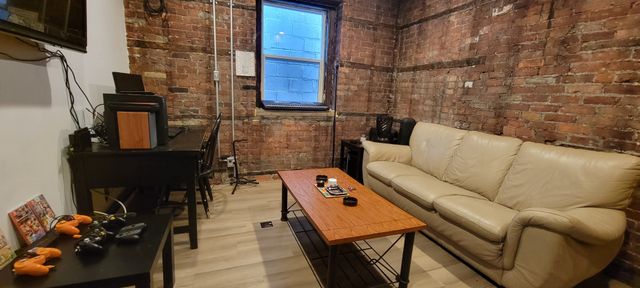 Featured photo from Podcasting/Audio Recording Studio