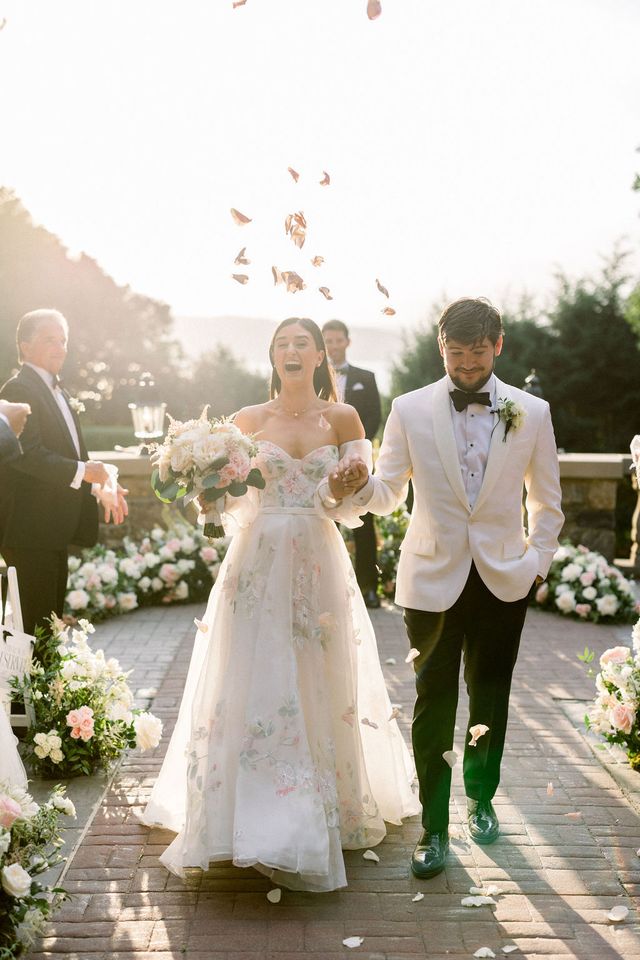 Featured photo from Gorgeous Garden-Inspired Wedding At Abigail Kirsch Tappan Hill Mansion