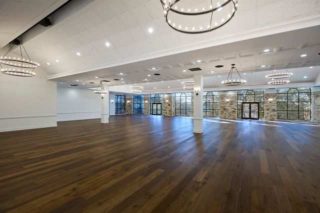 Featured photo from Glass Oaks Ballroom