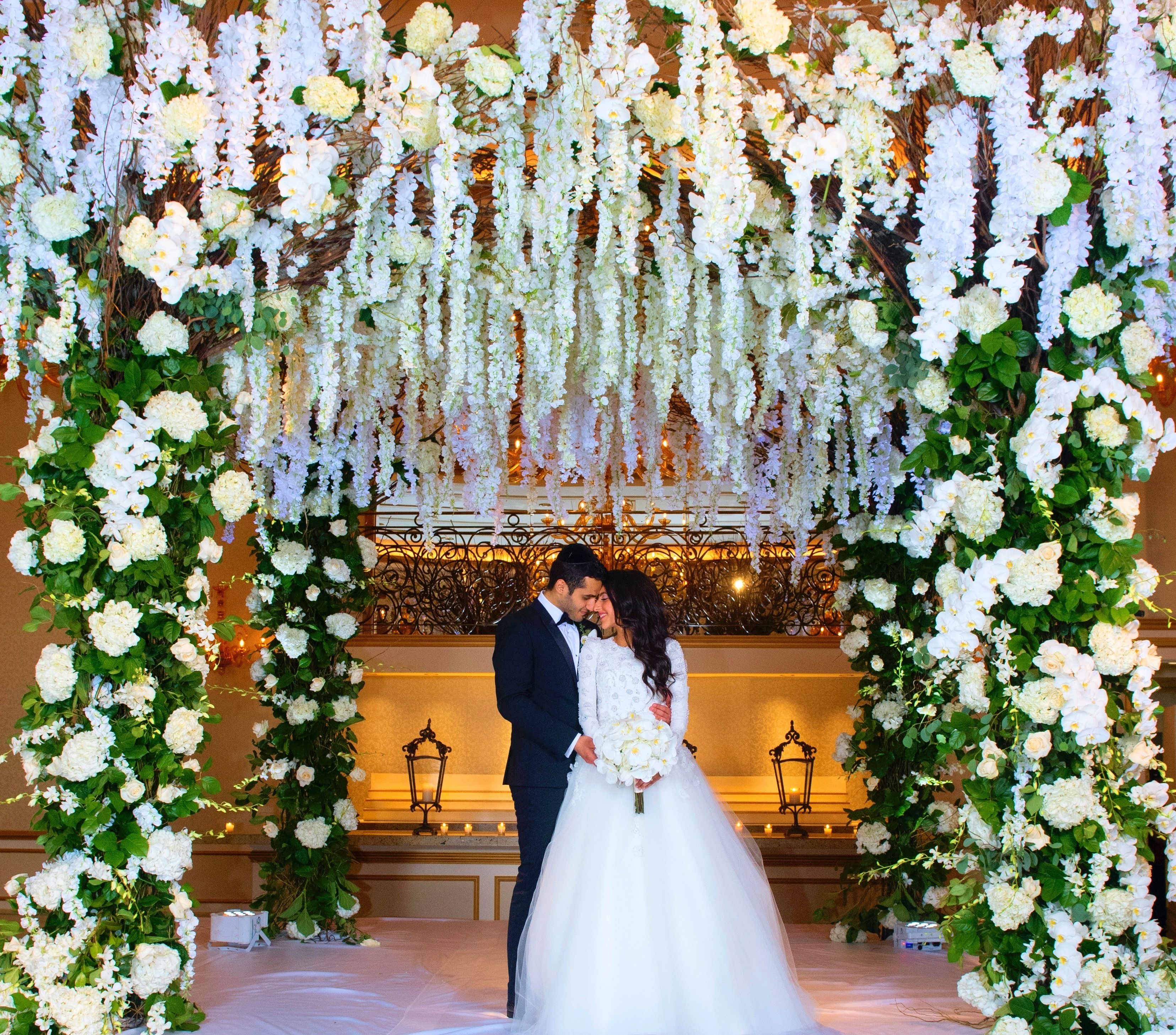 The Late-Spring Jewish Wedding with the Crowd-Pleasing Cake Substitute, image size:3311x2913