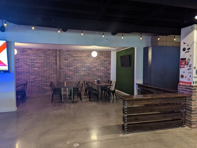 Featured photo from Tiger Woods Room