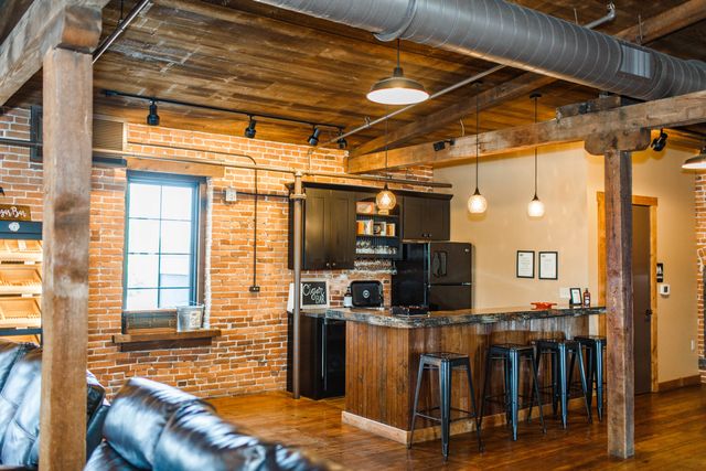 Featured photo from The Crow's Nest