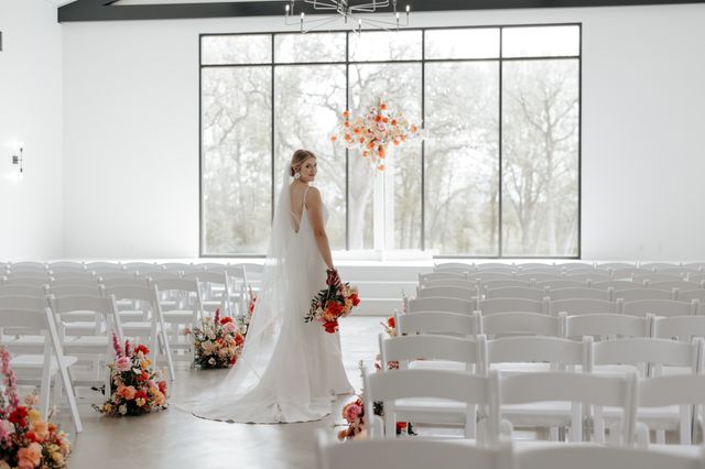 Featured photo from Fall in Love With This Lovely Modern Wedding at Union House
