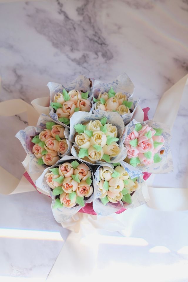 Featured photo from Flower Cupcake Bouquets