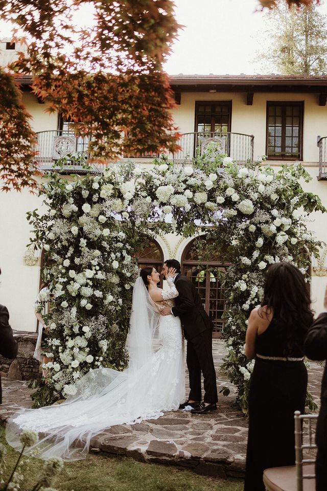 Featured photo from Majestic and Luxurious Black-and-White Wedding Set Against the Timeless Beauty of Rushmore Estate