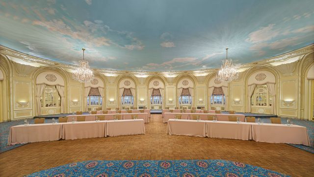 Featured photo from Oval Room