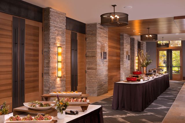 Featured photo from Murie Foyer