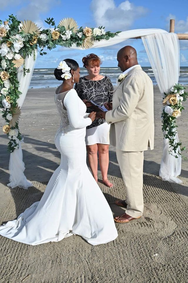Featured photo from Beautiful Beach Wedding