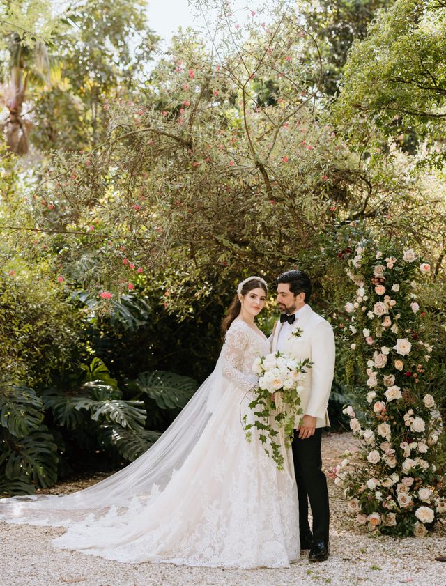 Featured photo from Victorian Garden Inspired Wedding