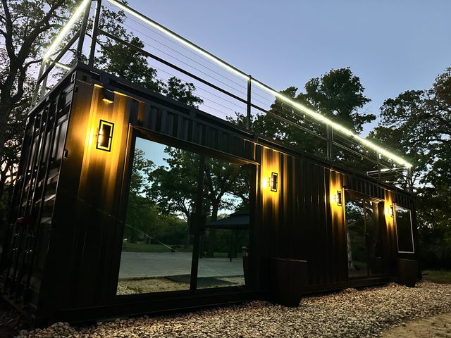 Featured photo from Vassé Rendezvous Lounge with Rooftop Deck