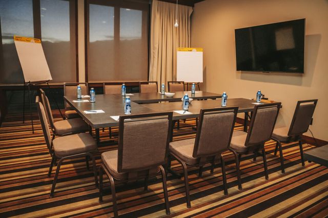 Featured photo from Emigrant Room