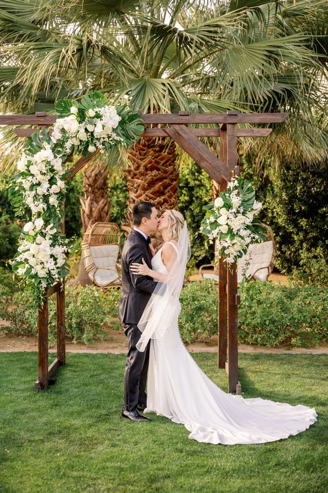 Featured photo from Inside This Palm Springs Oasis: A Celebration of Love Amid Lush Gardens and Elegant Details